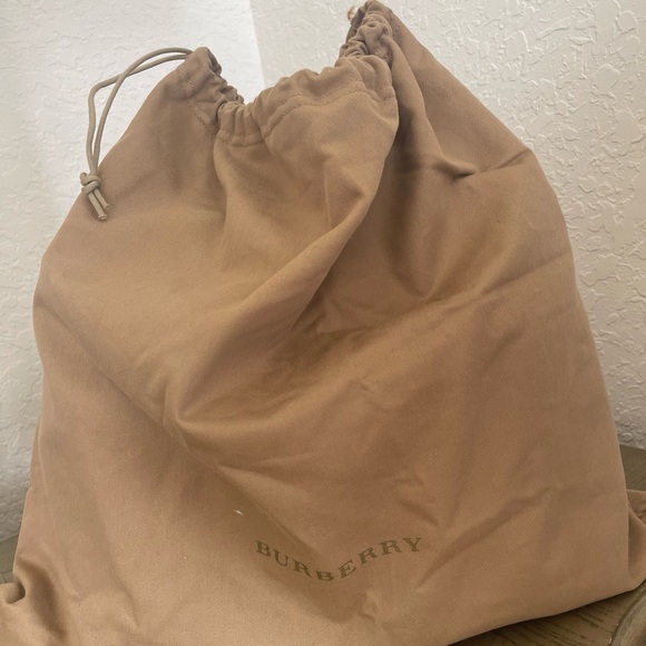 Burberry bag in great condition - Picture 3 of 10